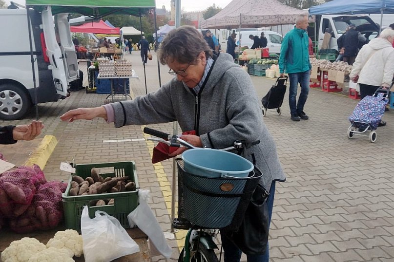 Ceny warzyw i owoców na targu w Głogowie