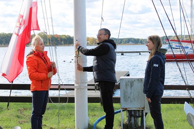 Bandera poszła w dół