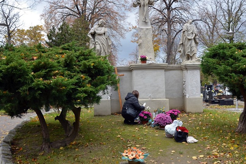 Przygotowania na cmentarzu przy ul. Legnickiej