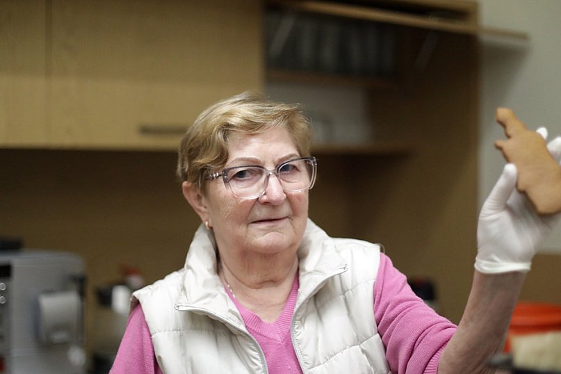 Pieką pyszne pierniki na święto parafii