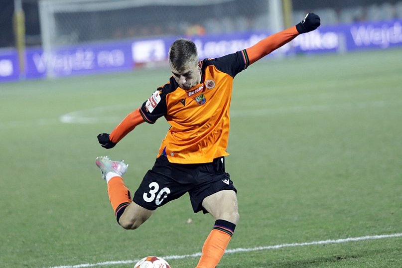 Kibice na stadionie, Chrobry w gazie