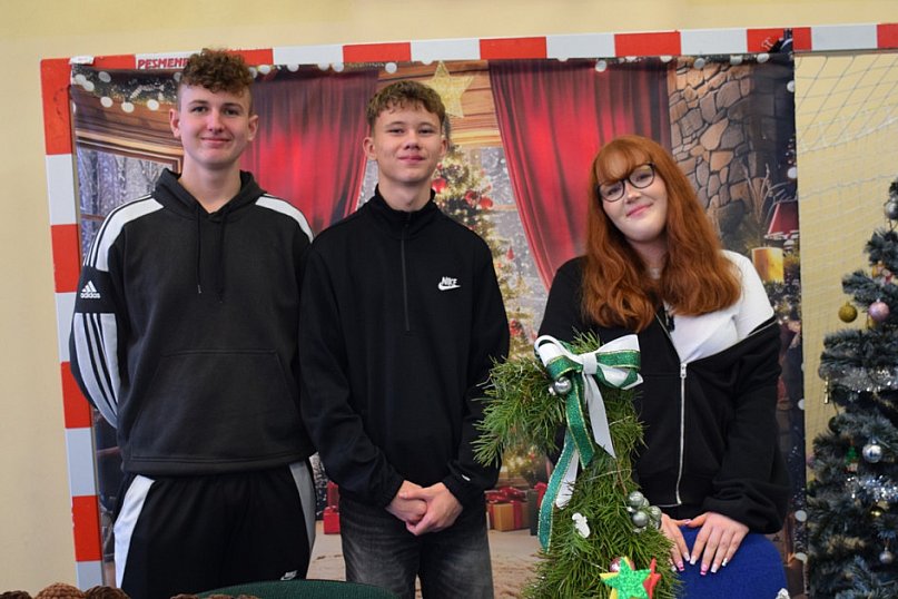 Świąteczny kiermasz w szkole w Białołęce