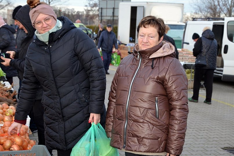 Świąteczne zakupy na targu w Głogowie