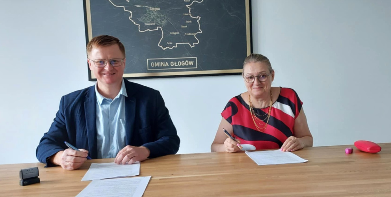 Gmina Głogów organizuje letnie kolonie dla dzieci – podpisano umowę z biurem podró