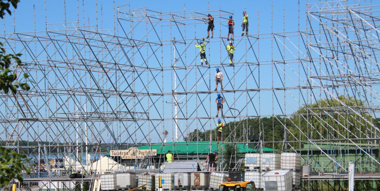Tak budują ogromną scenę na Rap Stację! Praca wre! [FOTO]