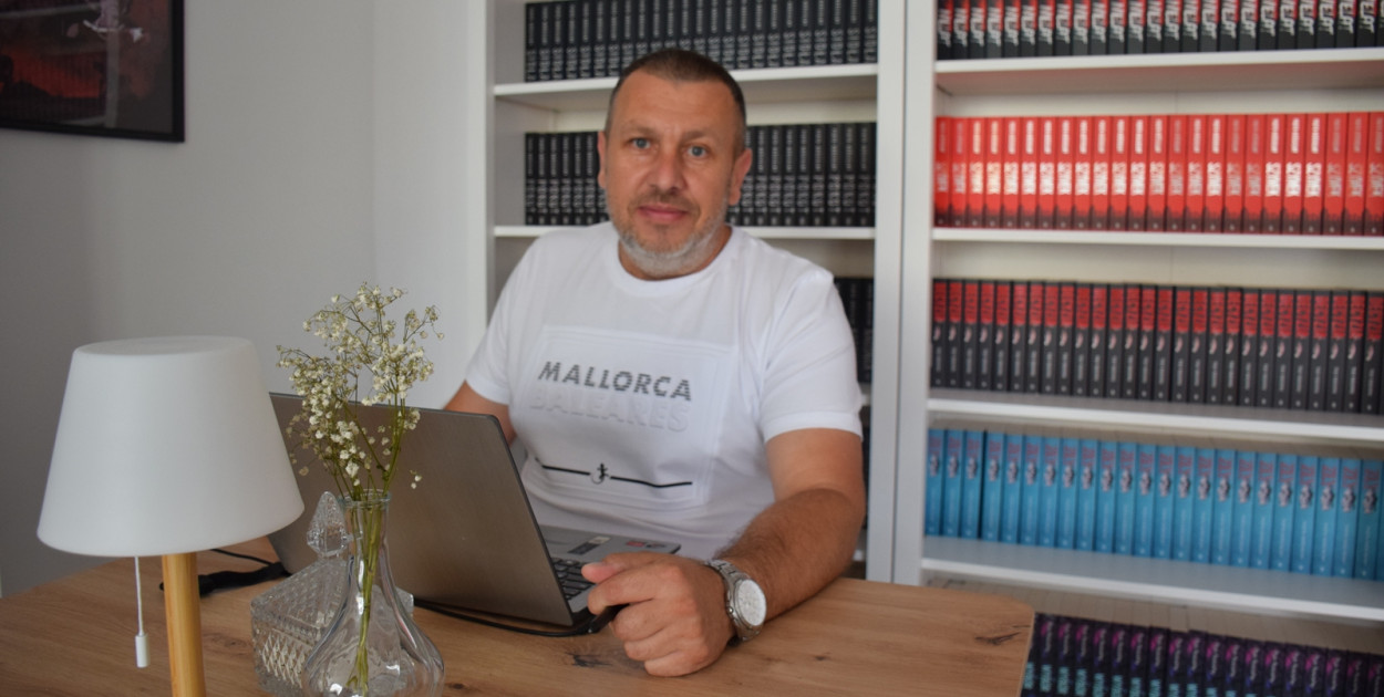 Były detektyw otworzył kawiarnię z książkami w Głogowie. Zbrodnia i kawa