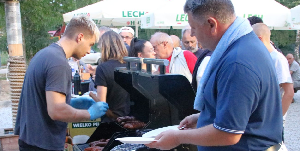 Międzynarodowa rywalizacja. Karty, zawody i kiełbaski [FOTO]