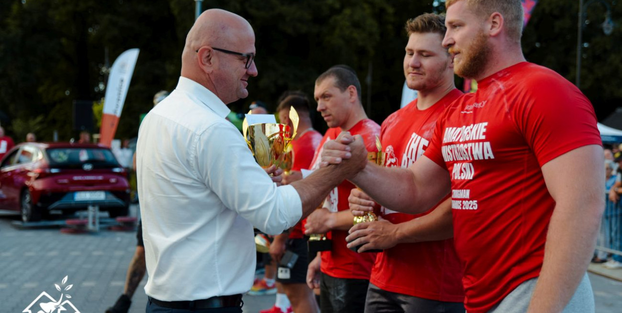 Moc i siła mistrzów. Strongmeni w Radwanicach [FOTO]