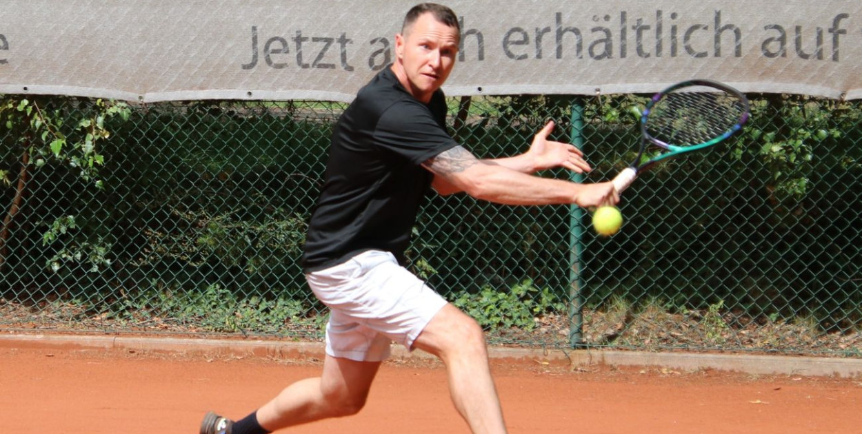 Tenis ziemny coraz popularniejszy. Ponad dwudziestu zawodników na turnieju [FOTO]
