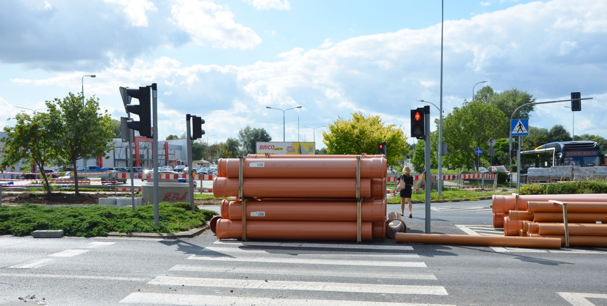 Na przebudowie ul. Królowej Jadwigi w Głogowie praca wre