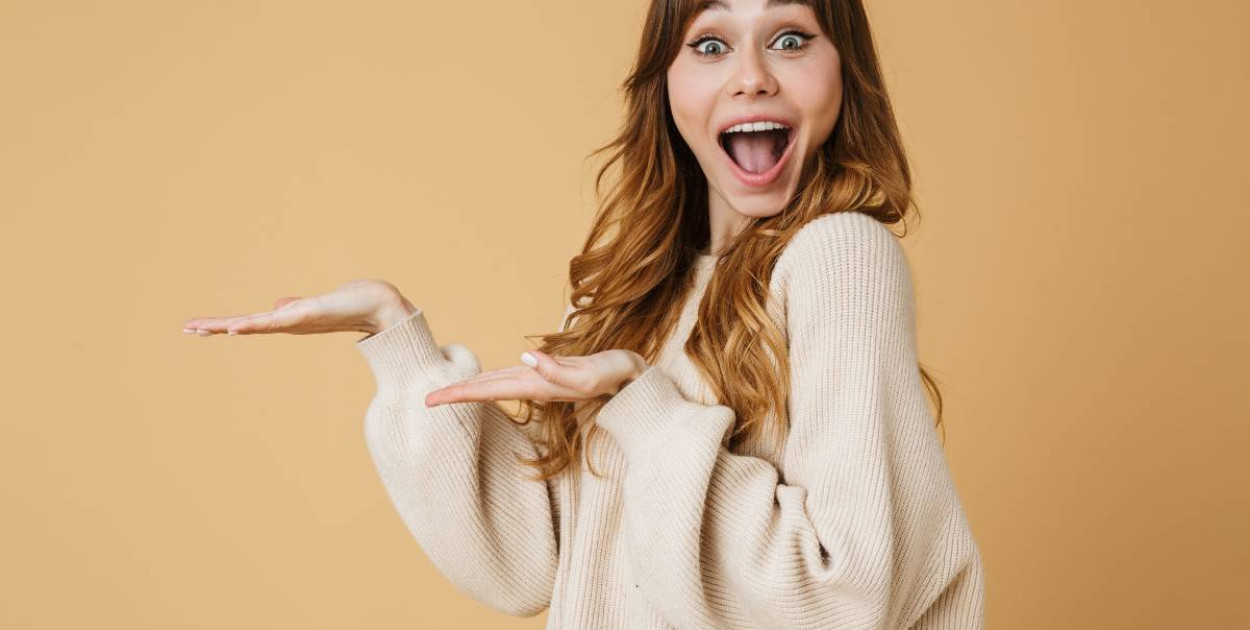 Jedna baza, wiele stylizacji – sweter damski w 5 odsłonach