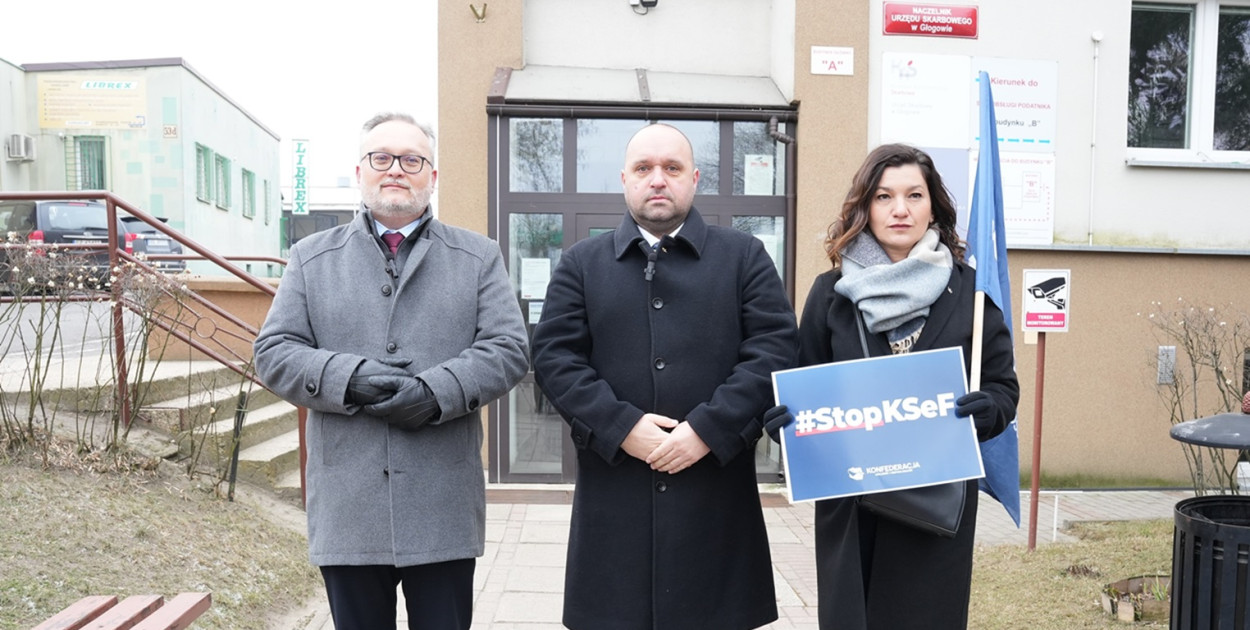 To jest niebezpieczna inwigilacja. W Głogowie protest pod skarbówką