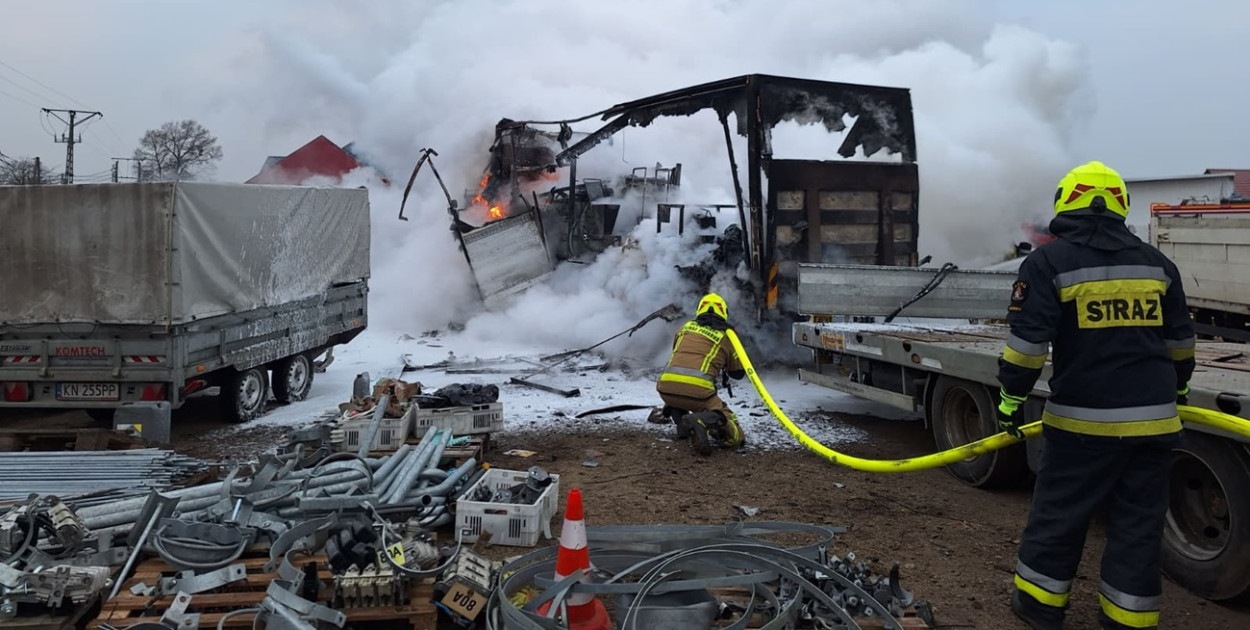 Pożar w Serbach. Kłęby dymu i akcja strażaków [FOTO]