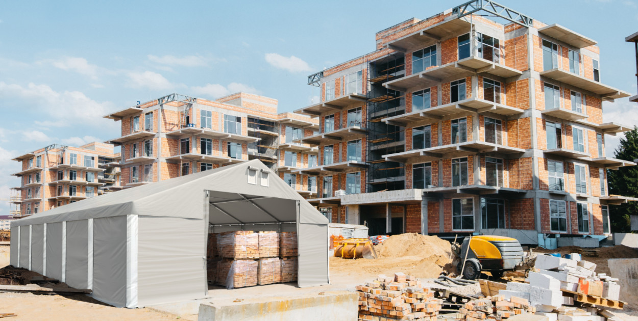 Mobilny magazyn budowlany – jak przenieść zaplecze na nową inwestycję w 2 dni?