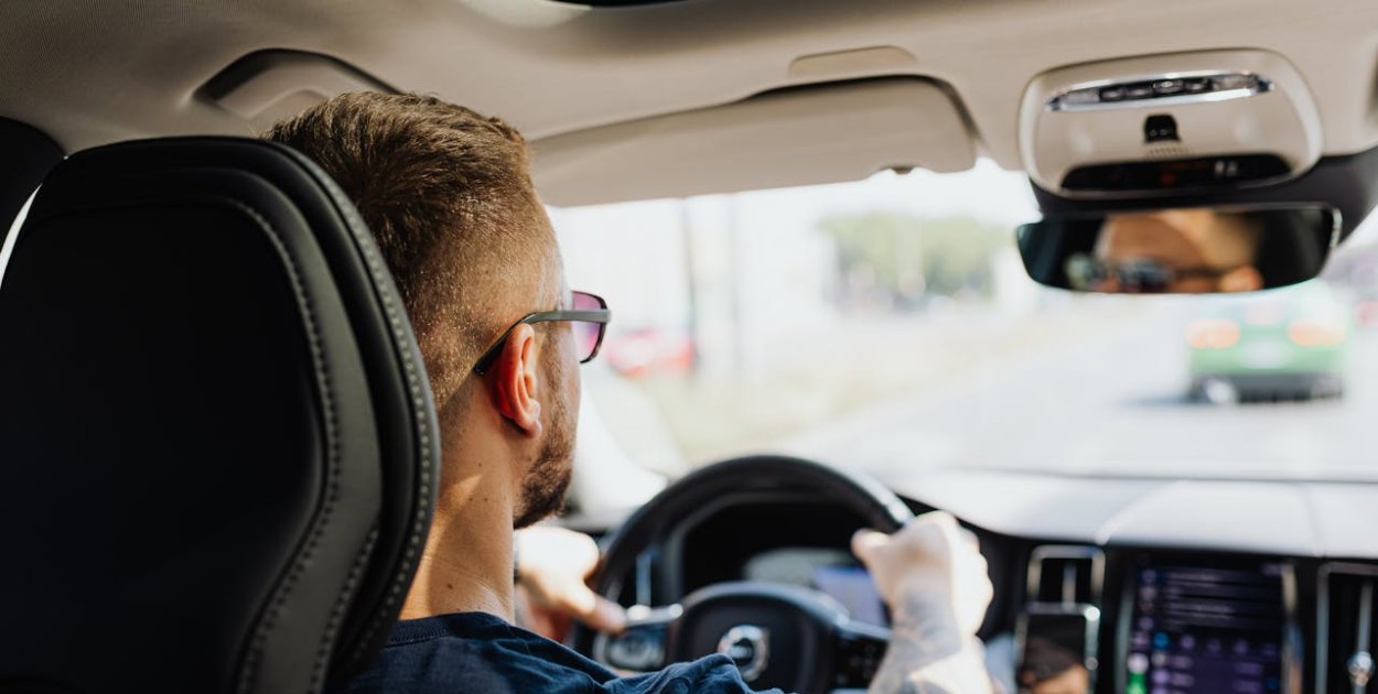 Jak zbudować pewność siebie za kierownicą?