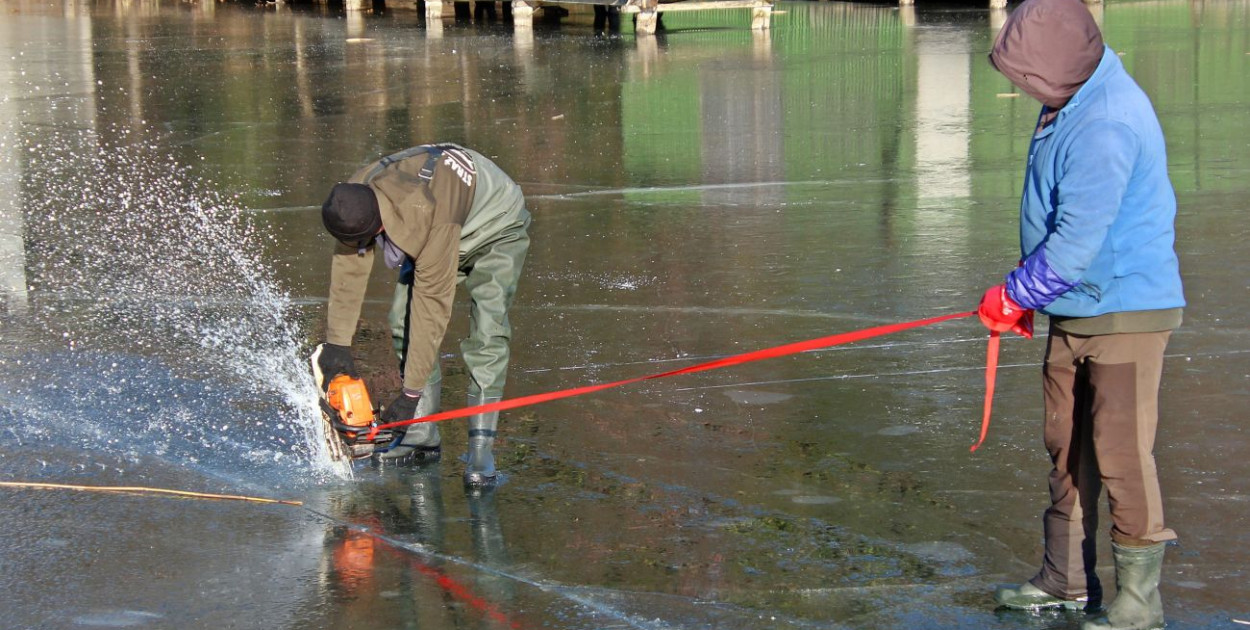 Niebezpiecznie na tafli. Uwaga, jezioro się budzi! [FOTO]