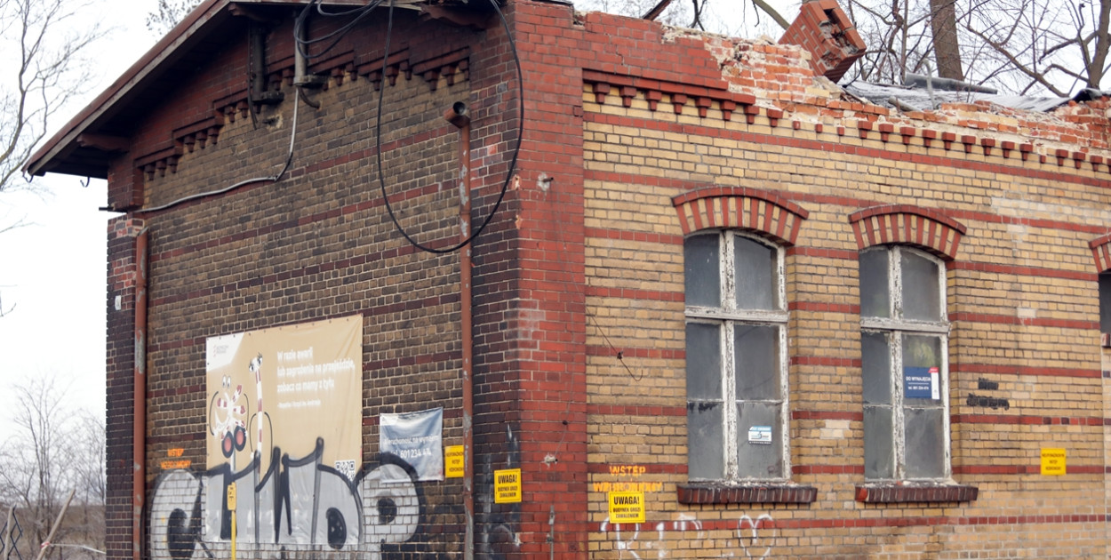 Strach przejść obok dawnej stacji. PKP odpowiada po naszym tekście