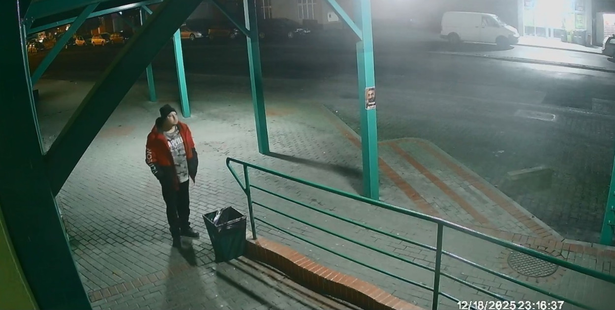 Kto rozpozna wandala z galerii dworcowej w Głogowie? Policja czeka na sygnał