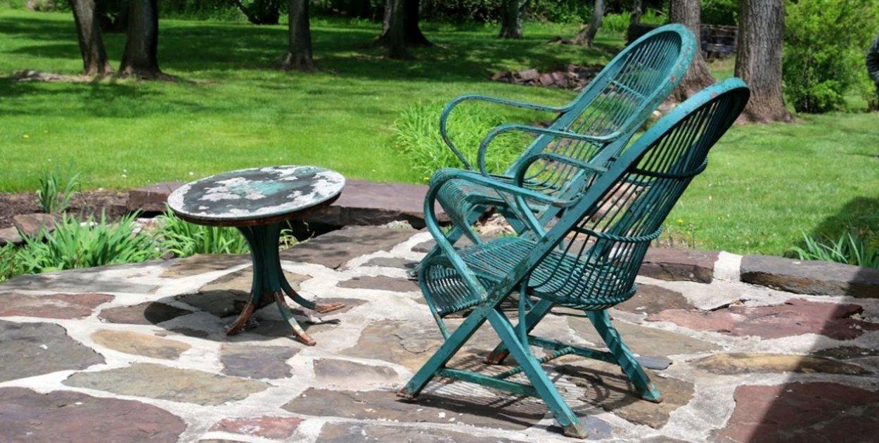 Dlaczego warto postawić na trwałość i stabilność w jadalni pod gołym niebem?