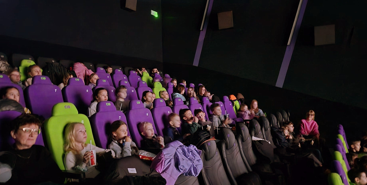 Filmowy finał ferii w gminie Głogów. Dzieci obejrzały „Orzełka Iggy”