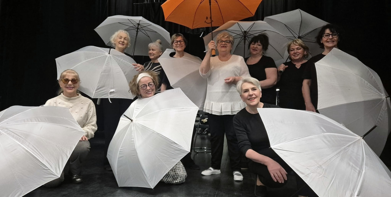 [WIDEO] Nie potrzebują słów, by zachwycić. Jeszcze raz otworzą parasolki!