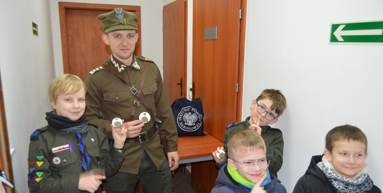 Z harcerskiej drużyny do IPN.  Chłopak z Jaczowa nie zapomina o swoich korzeniach