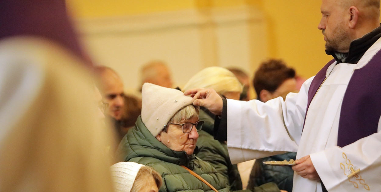 [FOTO] Środa Popielcowa w Głogowie: Potrzebujemy głodu wiary