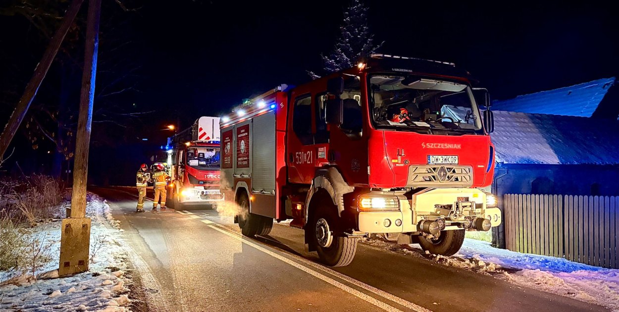 Trzy zastępy do komina. Takie gaszenie to już norma! [FOTO]