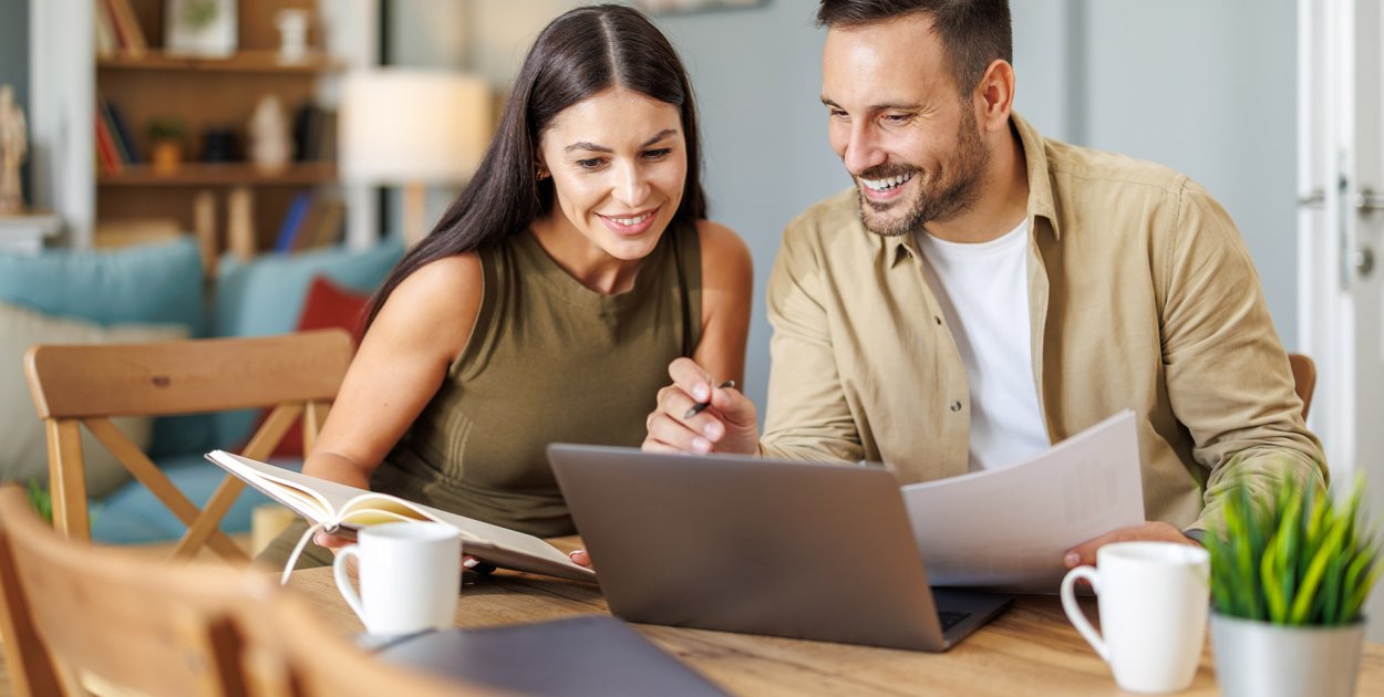 VAT w małej firmie – kto musi się rejestrować, a kto może skorzystać ze zwolnienia