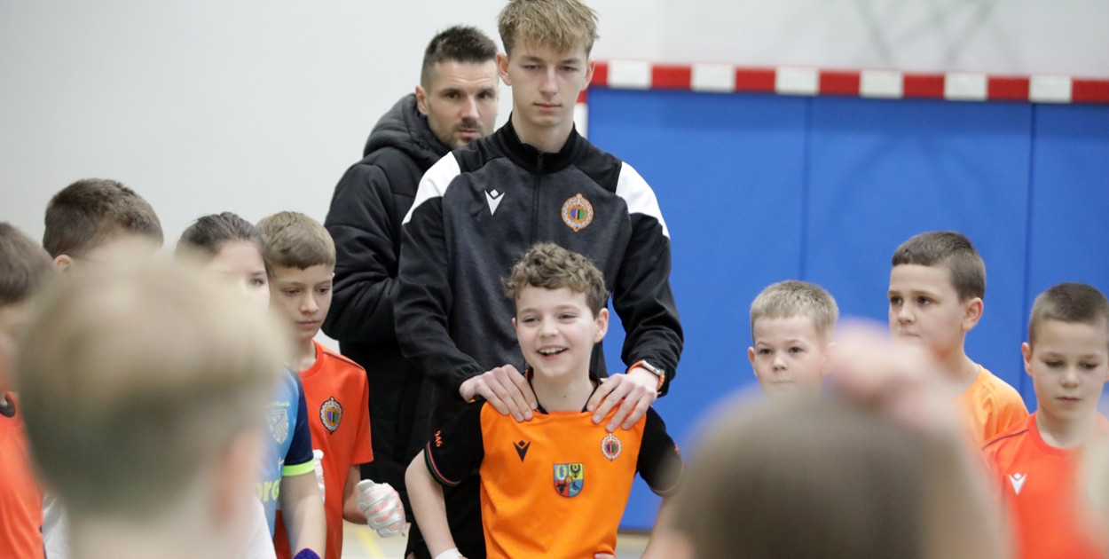 [WIDEO] Najpierw trening, potem autografy. Chrobry ruszył z wiosenną akcją