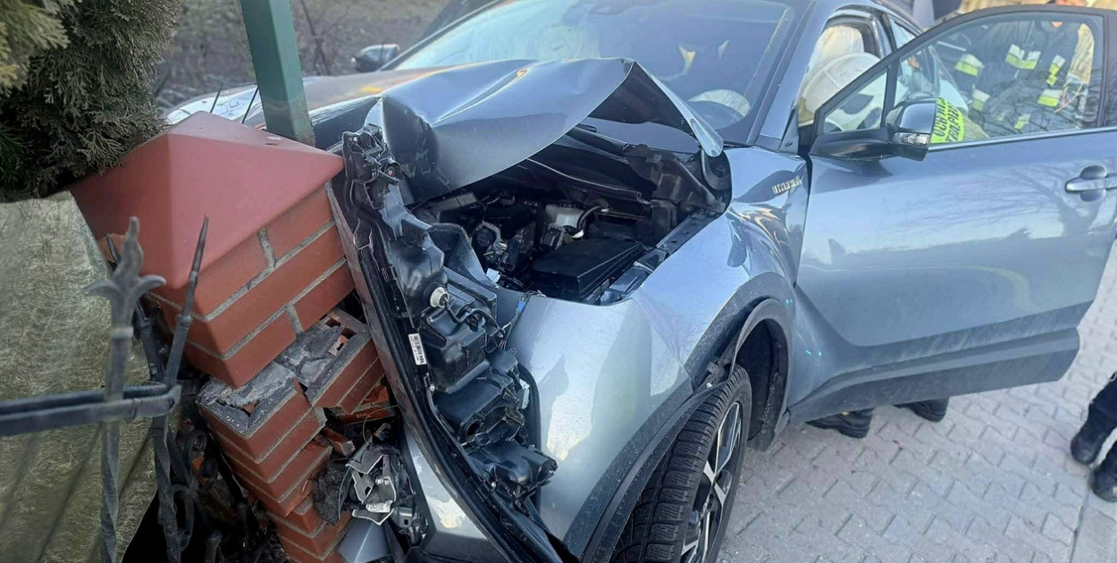 Wypadek na krajówce! Ratownicy w akcji. Jedna osoba ranna