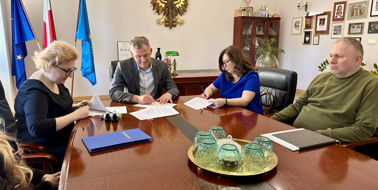 Nowoczesna świetlica w Witanowicach coraz bliżej – podpisano umowę