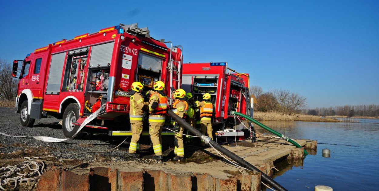 Poszkodowani i alarm w Hucie Głogów. Finał manewrów [WIDEO, FOTO]