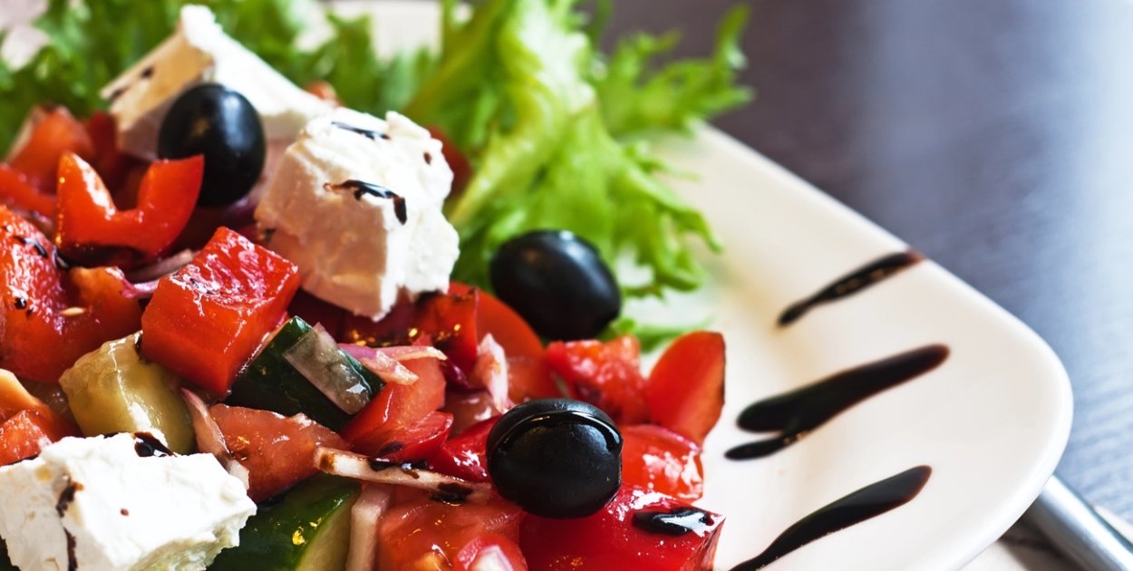 Dieta śródziemnomorska po polsku: jak przerobić ją na codzienne, proste posiłki