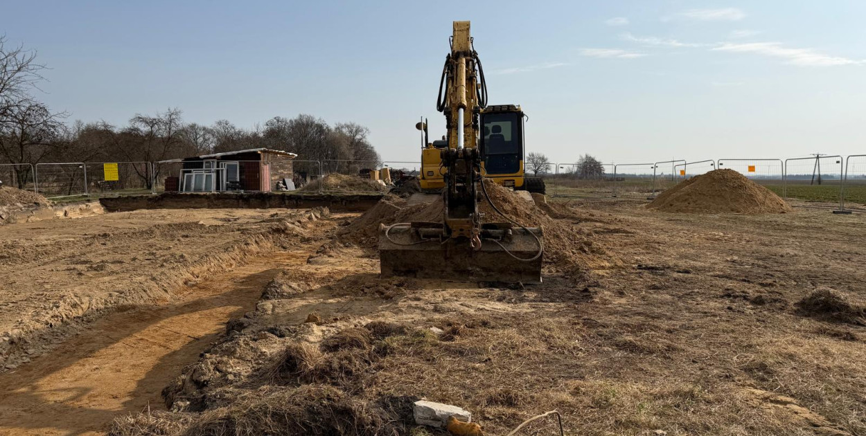 Budowa nowoczesnego centrum dla OSP w Dobrzejowicach wchodzi w kolejny etap