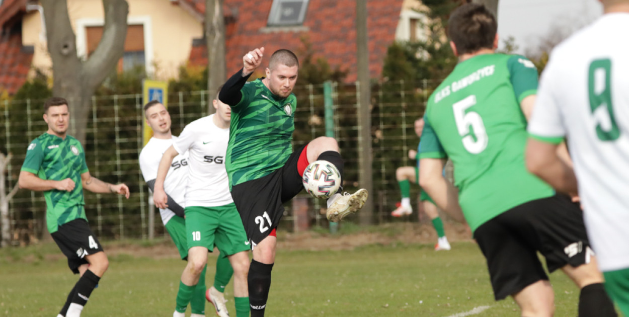 [FOTO, WIDEO] Lider przegrał u siebie po szalonym meczu!
