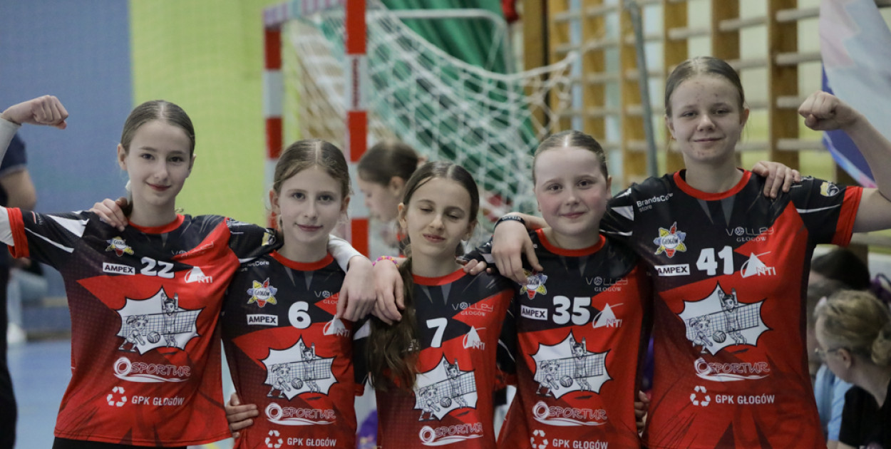Siatkarski najazd na Głogów! Setki młodych zawodniczek walczyło o marzenia
