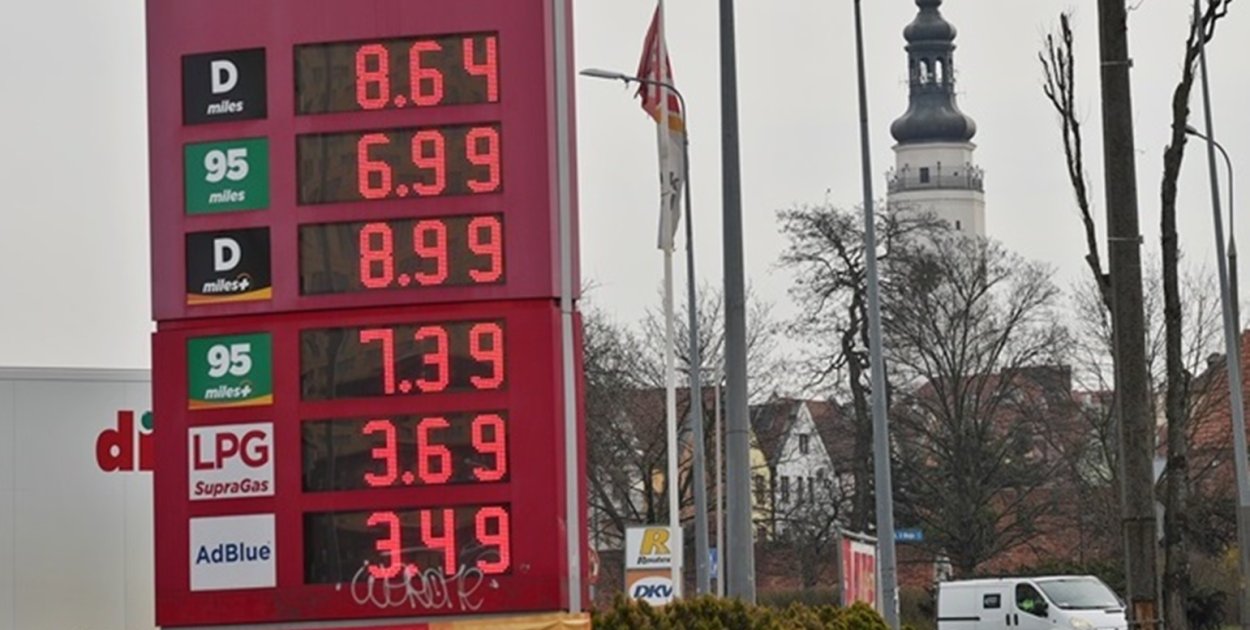 W centrum Głogowa o krok od dziewiątki. Ceny szaleją na stacjach