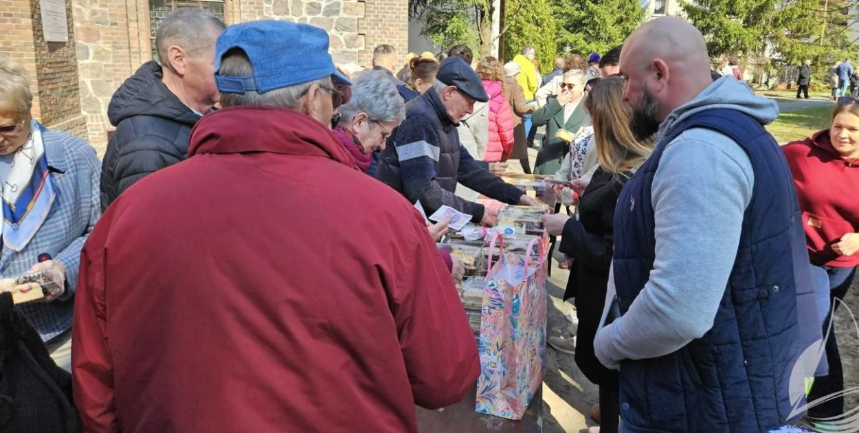 Dobro wraca. Przyszli, kupili i wsparli leczenie [FOTO]