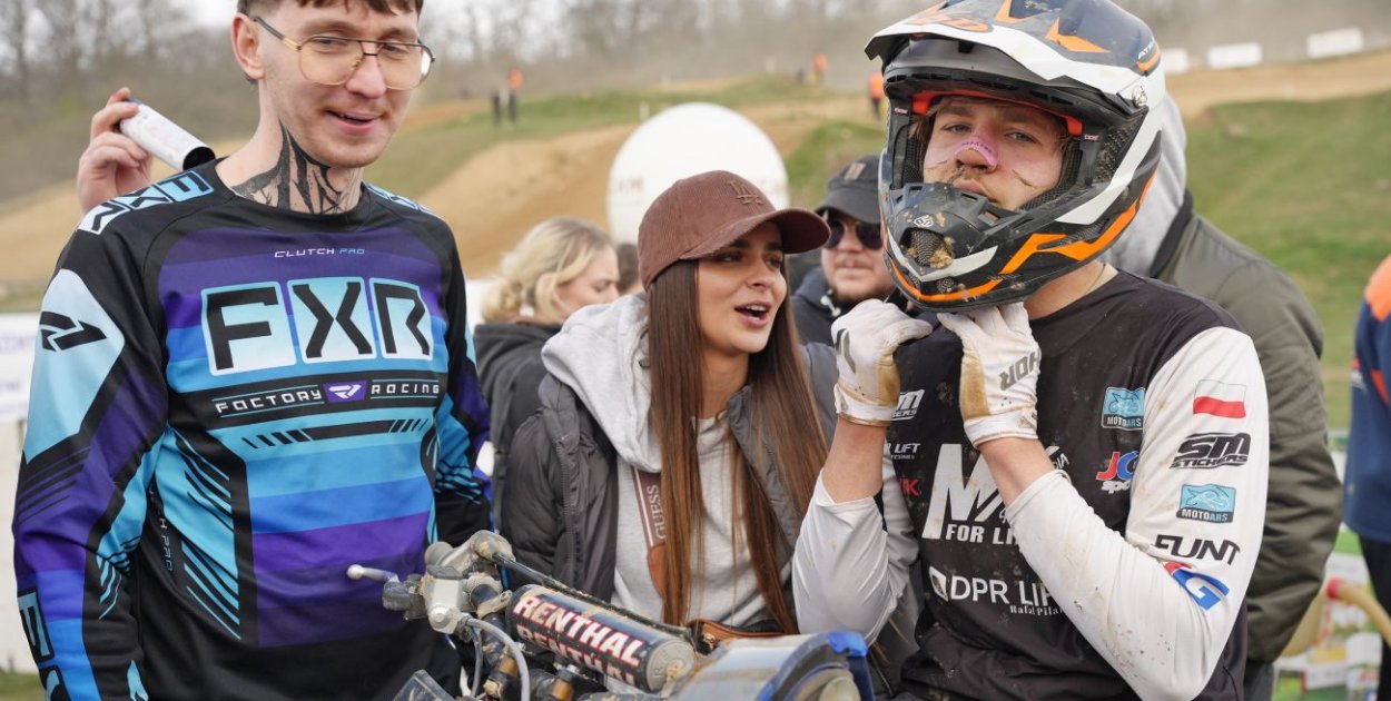 Mocna jazda na głogowskim Górkowie. Mistrzowie motocrossu jadą po rekordy! [FOTO]