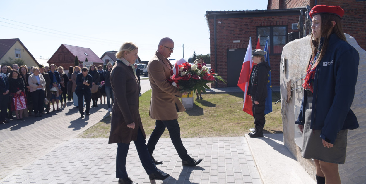 Uroczyste otwarcie „Roszarni” i odsłonięcie pomnika wysiedlonych