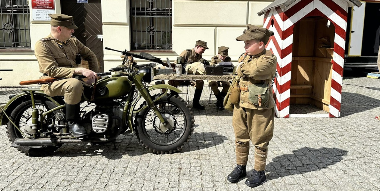 Wojskowy klimat, polowa kuchnia i historyczne smaki w Głogowie