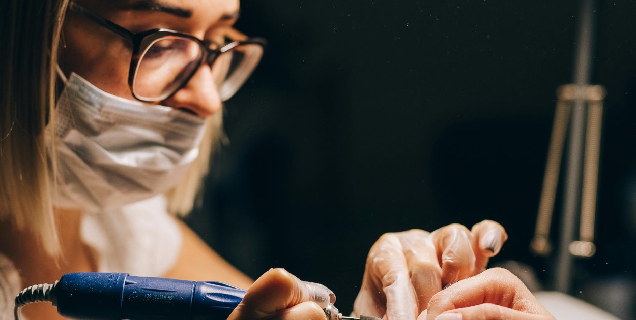 Jak prawidłowo sterylizować narzędzia do manicure