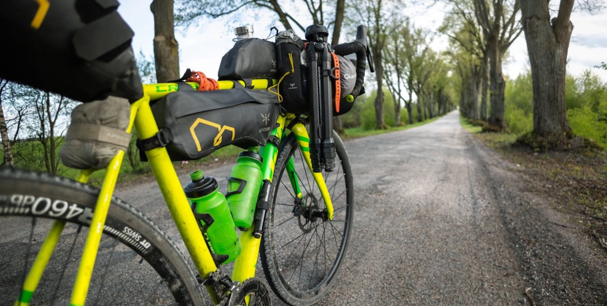 Aktywny dzień poza domem – rower, plecak i praktyczne akcesoria na każdą trasę
