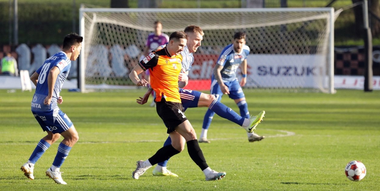 [FOTO] Remis Chrobrego z Ruchem. Ten punkt trzeba szanować!
