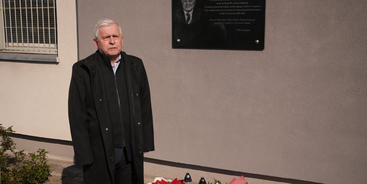 [WIDEO] Jerzy Szmajdziński upamiętniony. Symboliczny gest w Głogowie