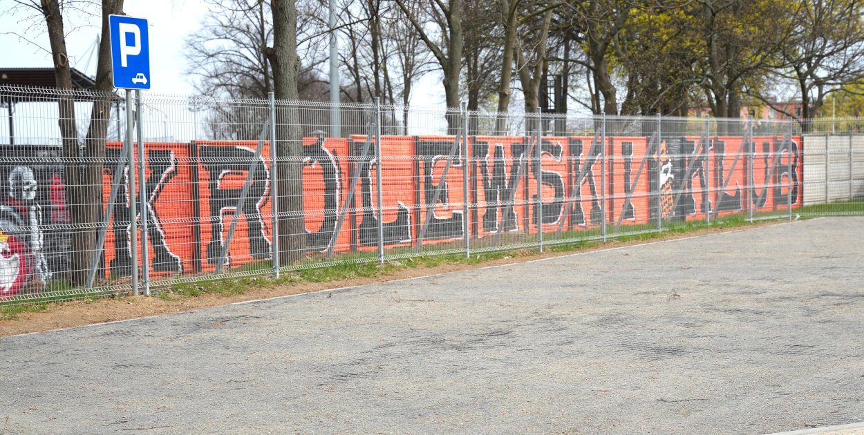 Stadion Chrobrego z nowym parkingiem dla przyjezdnych